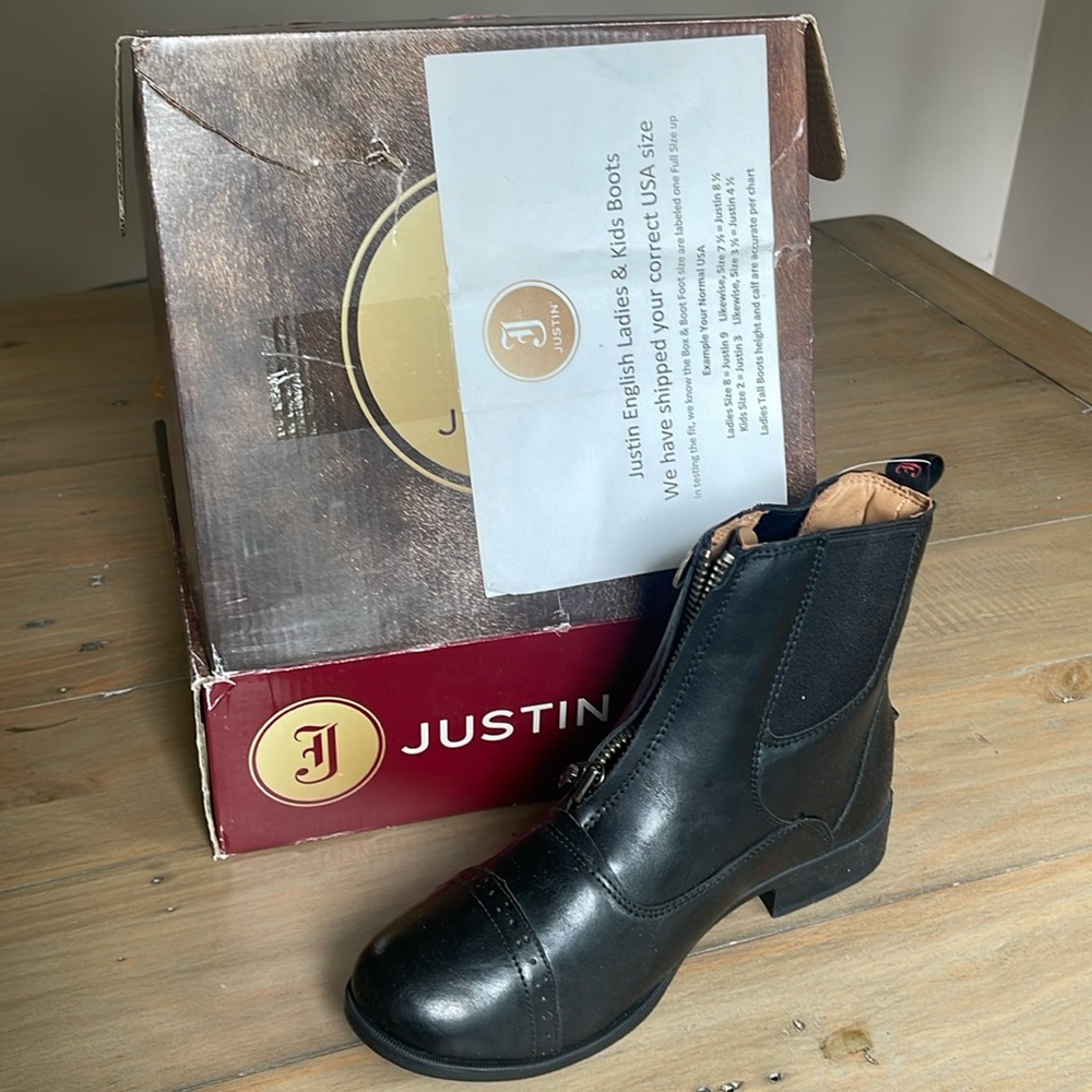 New in box with tags Justin English riding boots for kids
